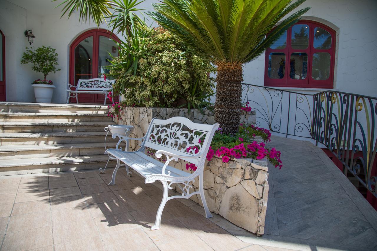 Assinos Palace Hotel Джардини Наксос Екстериор снимка