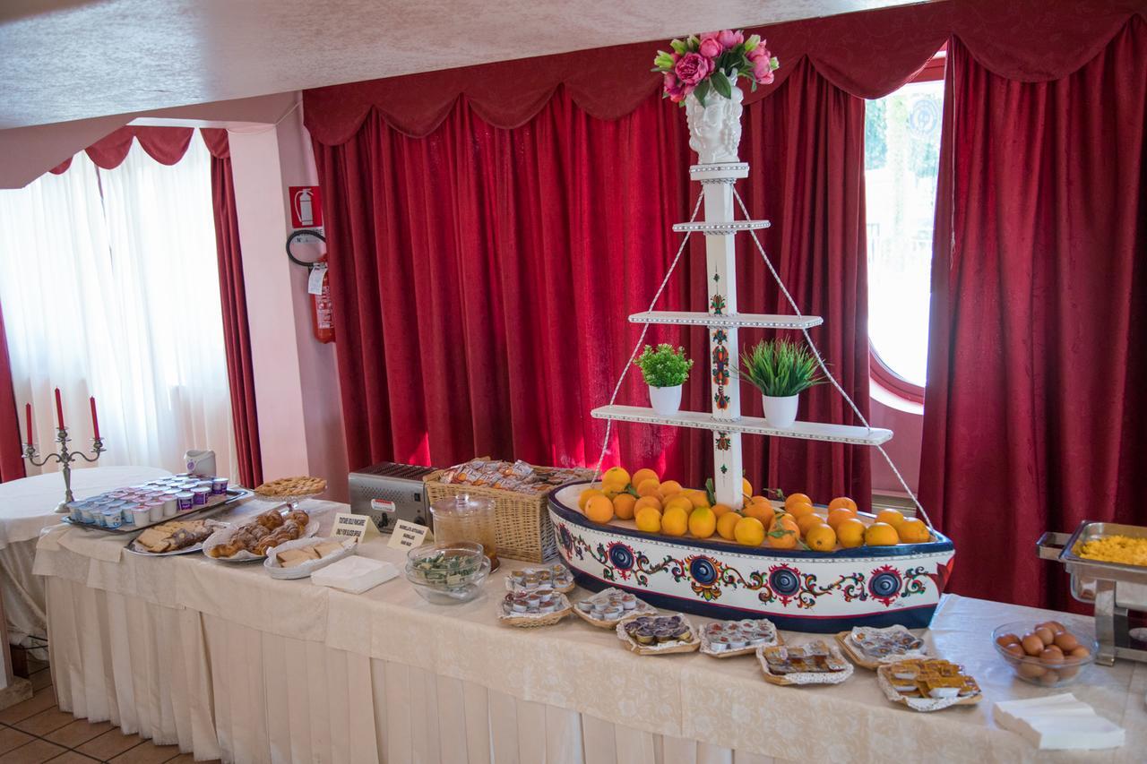 Assinos Palace Hotel Джардини Наксос Екстериор снимка