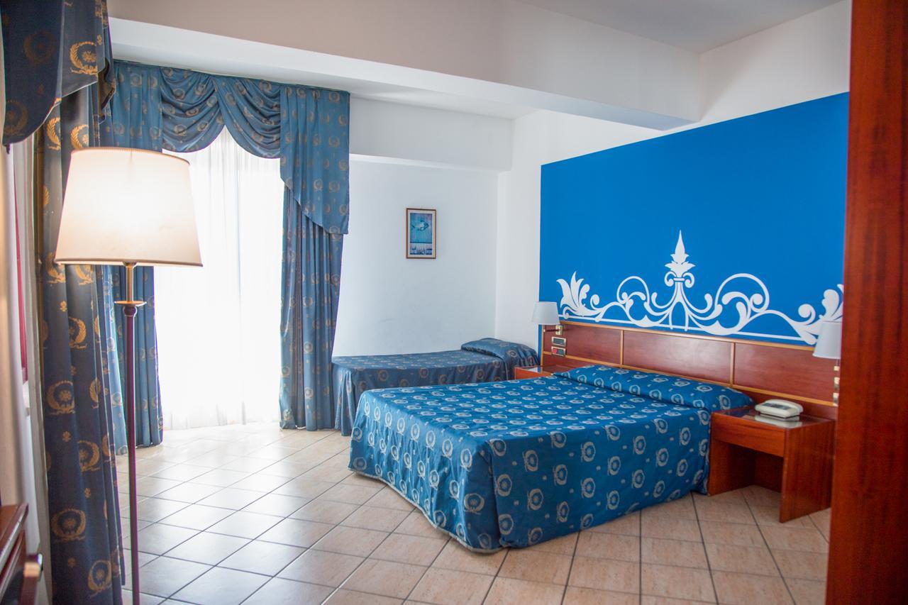 Assinos Palace Hotel Джардини Наксос Екстериор снимка