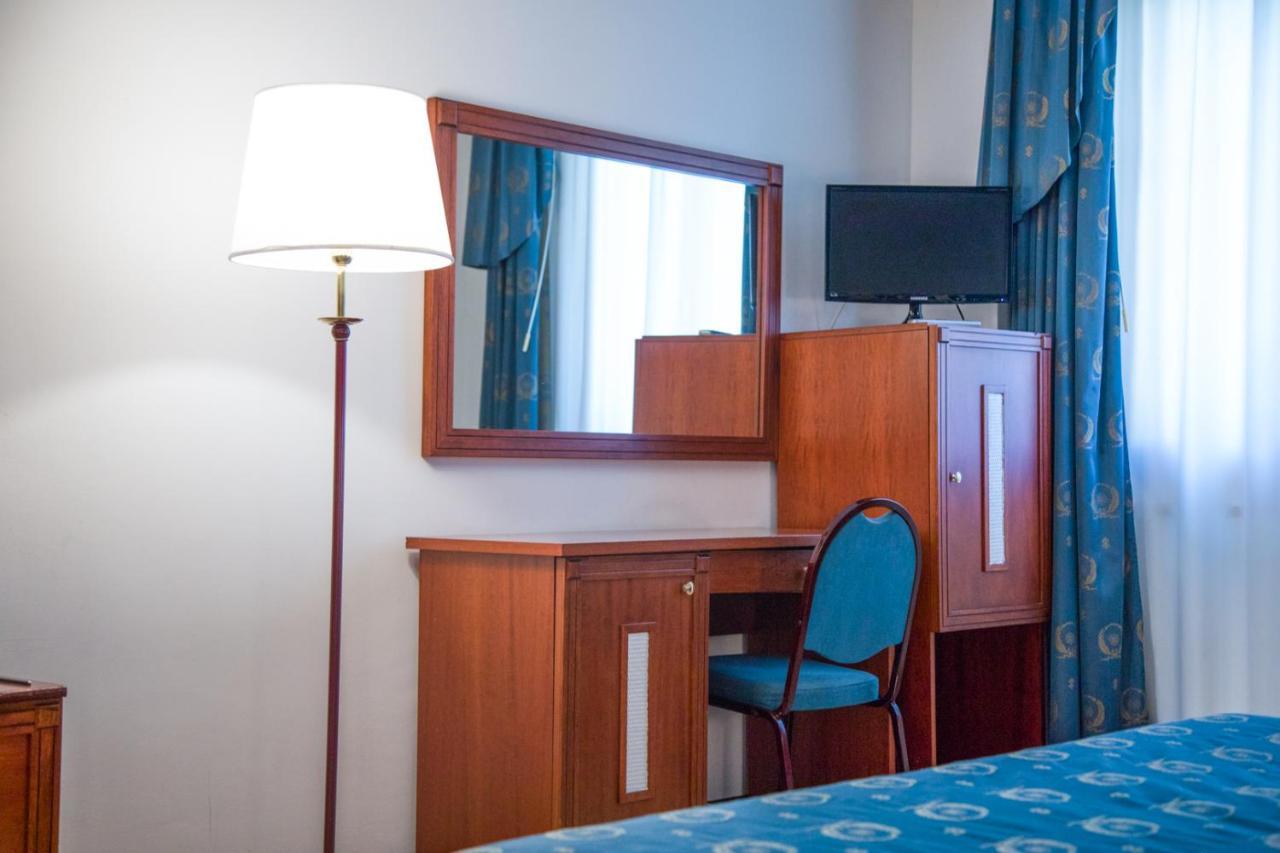 Assinos Palace Hotel Джардини Наксос Екстериор снимка
